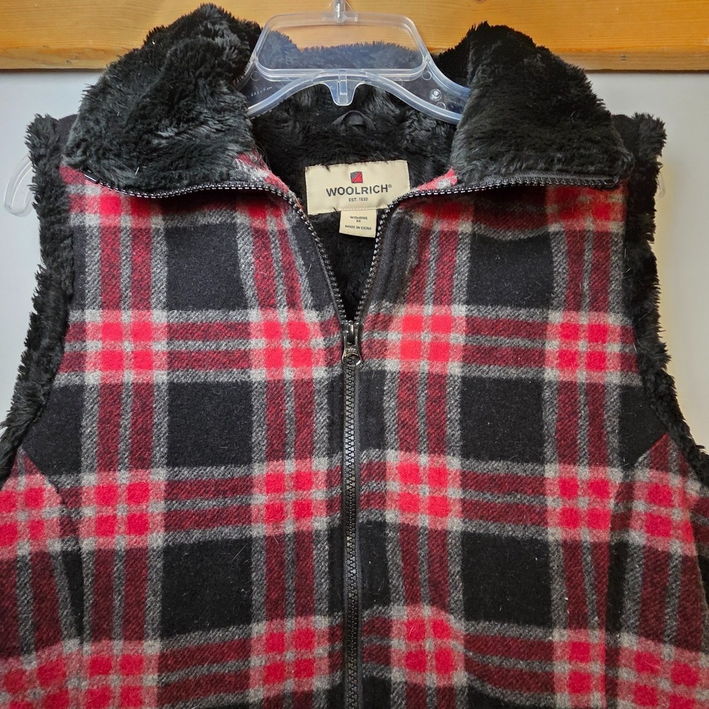Woolrich Women's Vest Size M Black Red Plaid Faux Fur Lined Pockets Wool Blend - Picture 2 of 11